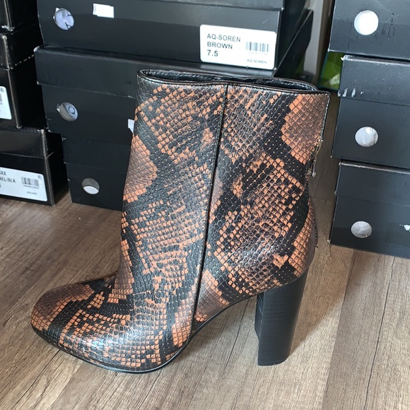 Aqua Soren Leather AlmondToeMid-Calf Fashion Boots - Picture 7 of 8